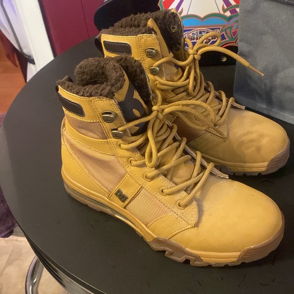 Men’s DC boots - Picture 3 of 5